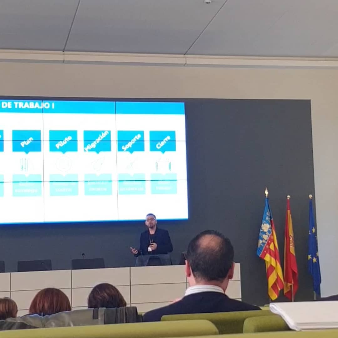 Huemul David Nasillo presenting an IAM transformation program